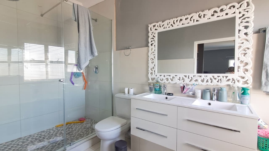 To Let 4 Bedroom Property for Rent in Avalon Estate Western Cape